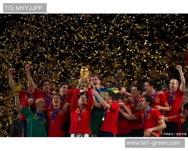 法足球明星照片展现激情与荣耀的瞬间回顾 法足球明星照片展现激情与荣耀的瞬间回顾