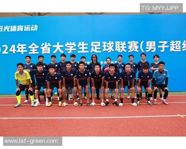 足球明星齐聚一堂的精彩合照壁纸分享让你感受绿茵场上的激情与友谊